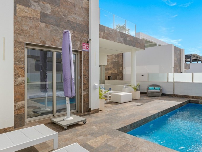 Villa for Sale in Orihuela Costa, Alicante 2