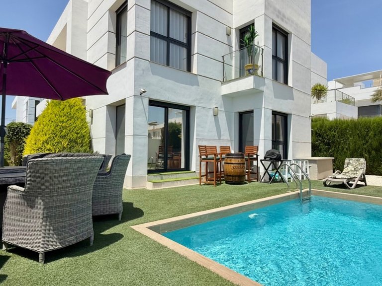 Villa for Sale in Ciudad Quesada, Alicante 1