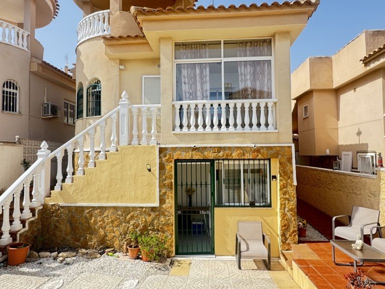 Villa for Sale in Orihuela Costa, Alicante 1
