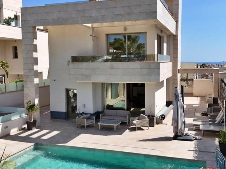 Villa for Sale in Orihuela Costa, Alicante 2