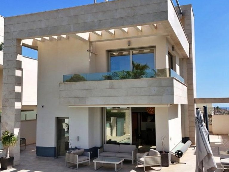 Villa for Sale in Orihuela Costa, Alicante 3
