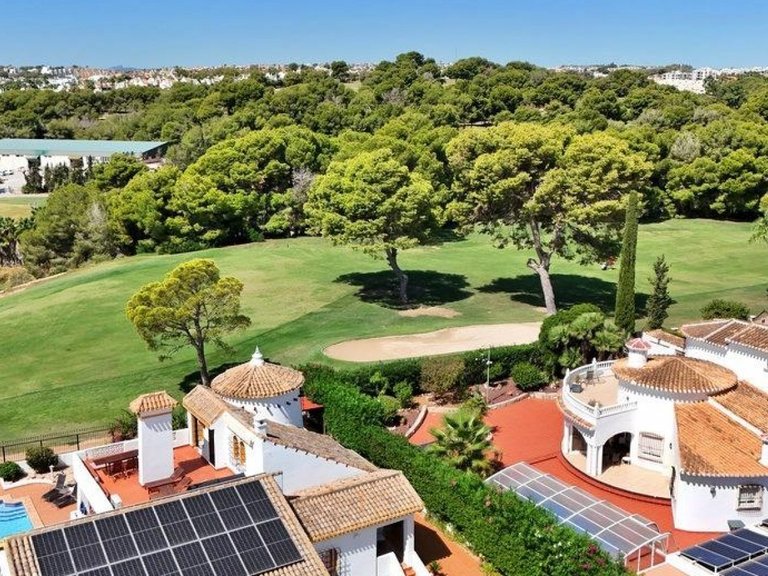 Villa for Sale in Orihuela Costa, Alicante 10