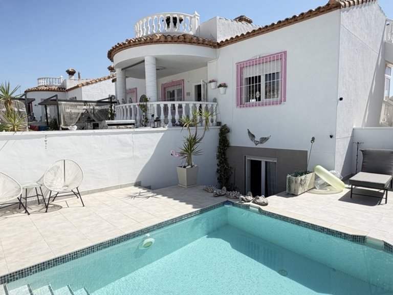 Villa for Sale in San Miguel De Salinas, Alicante 1