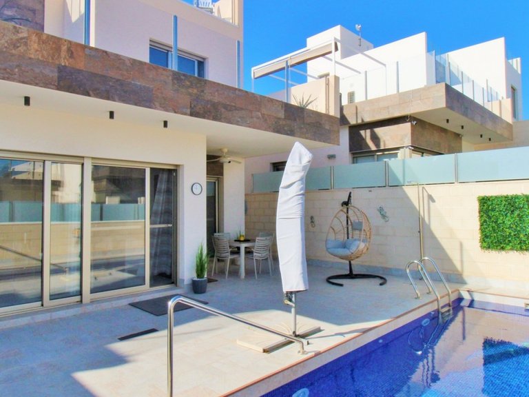 Villa for Sale in Orihuela Costa, Alicante 1