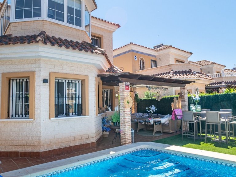 Villa for Sale in Guardamar Del Segura, Alicante 23