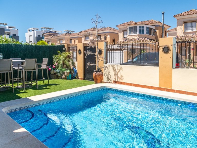 Villa for Sale in Guardamar Del Segura, Alicante 25