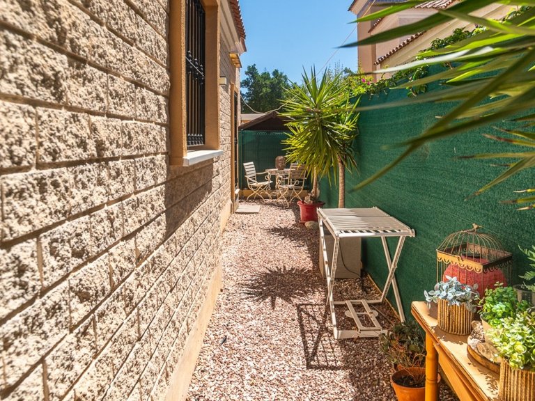 Villa for Sale in Guardamar Del Segura, Alicante 27