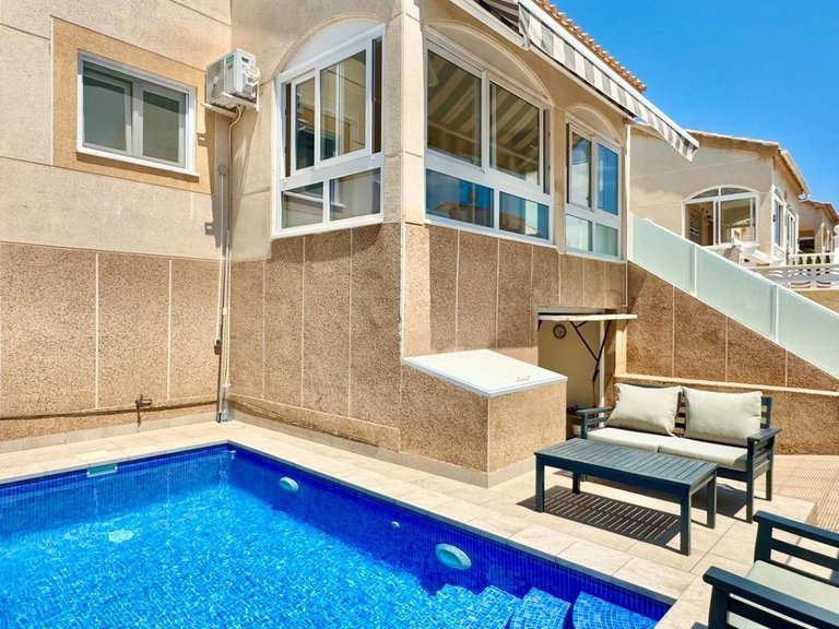 Villa for Sale in Orihuela Costa, Alicante 1