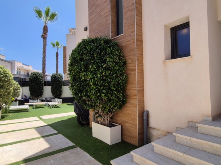 Villa for Sale in Torrevieja, Alicante 3