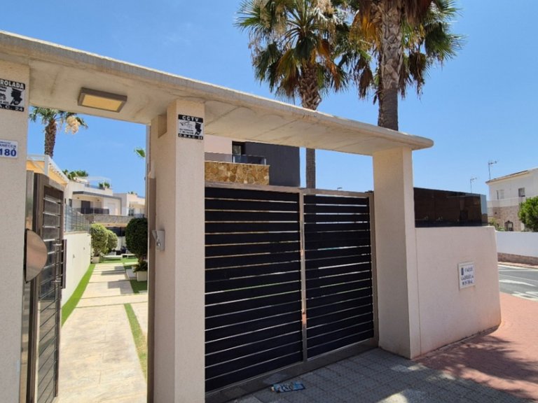 Villa for Sale in Torrevieja, Alicante 4