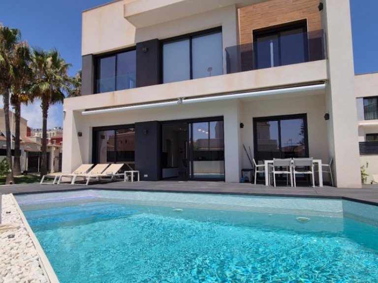 Villa for Sale in Torrevieja, Alicante 8