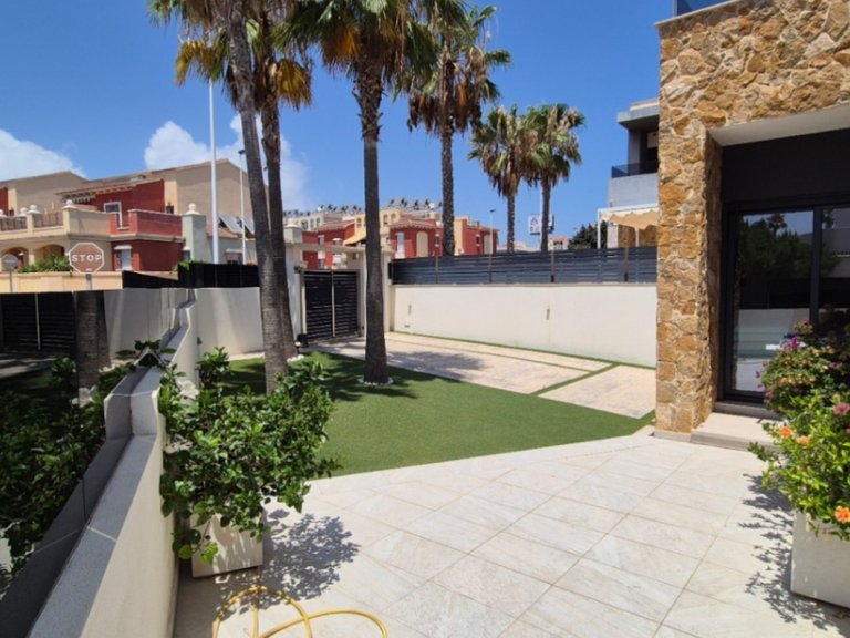 Villa for Sale in Torrevieja, Alicante 10
