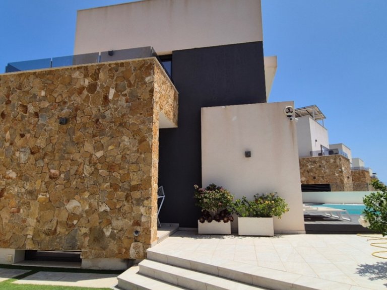 Villa for Sale in Torrevieja, Alicante 11