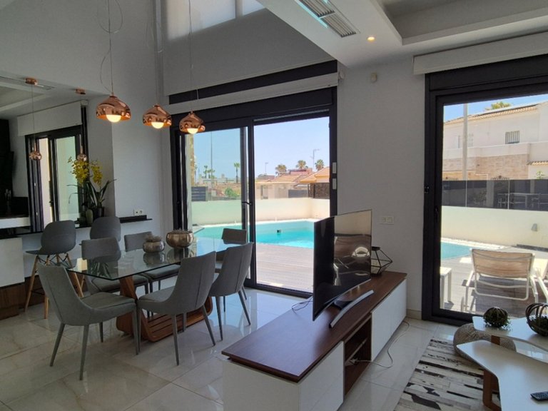 Villa for Sale in Torrevieja, Alicante 14