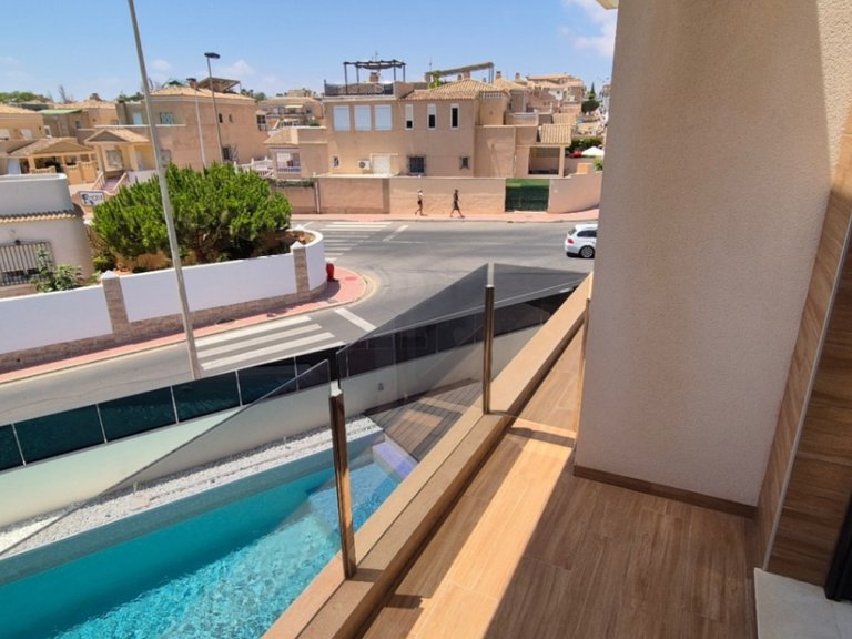 Villa for Sale in Torrevieja, Alicante 30