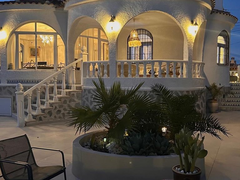 Villa for Sale in Torrevieja, Alicante 1