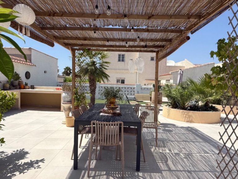 Villa for Sale in Torrevieja, Alicante 28