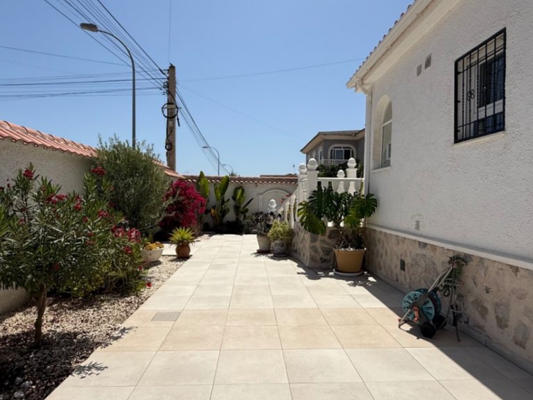 Villa for Sale in Torrevieja, Alicante 39