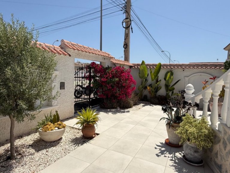 Villa for Sale in Torrevieja, Alicante 40