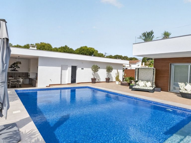 Villa for Sale in Pinar De Campoverde, Alicante 12