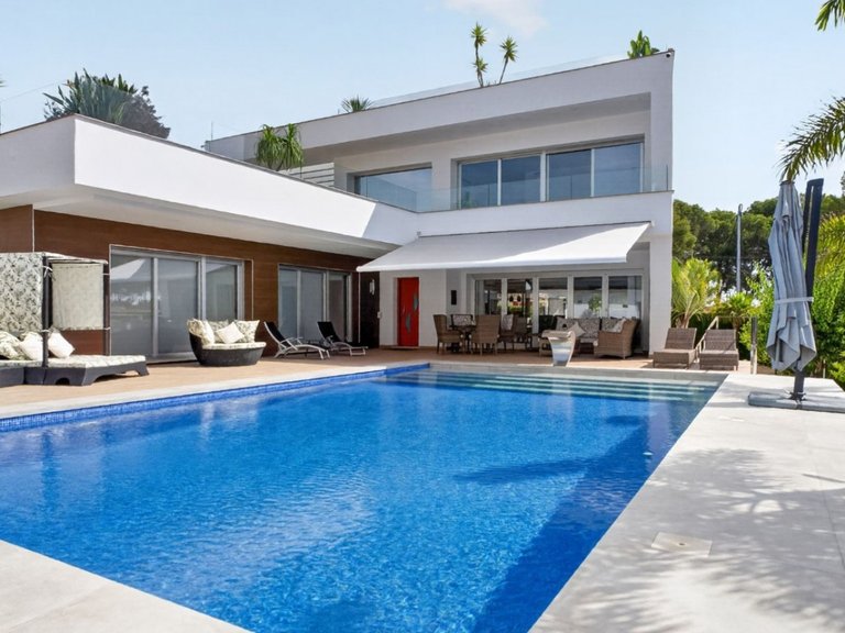Villa for Sale in Pinar De Campoverde, Alicante 1
