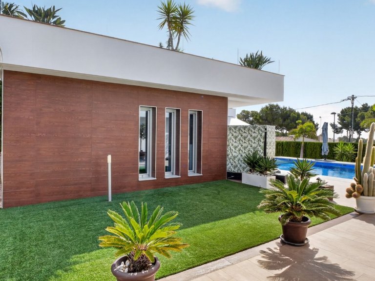 Villa for Sale in Pinar De Campoverde, Alicante 44