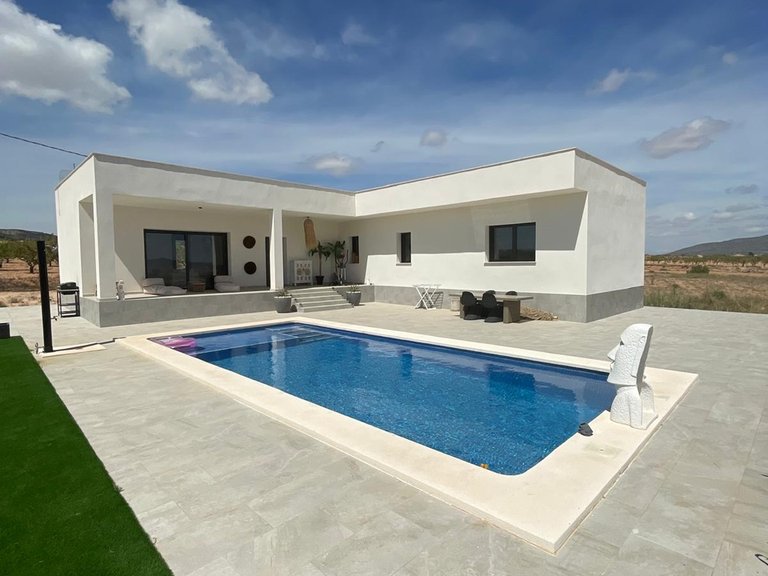 Town House for Sale in Pinoso, Alicante 1