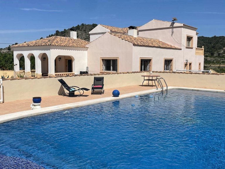 Villa for Sale in Pinoso, Alicante 1