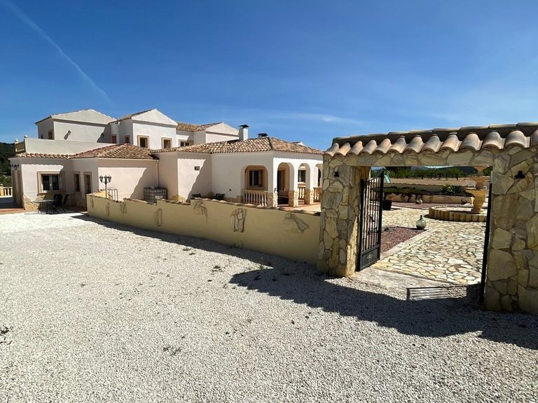 Villa for Sale in Pinoso, Alicante 6
