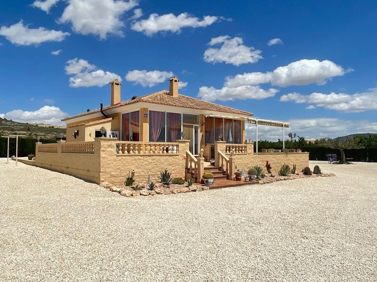 Villa for Sale in Pinoso, Alicante 4
