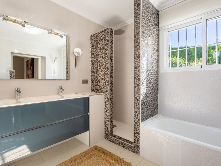 Villa for Sale in Costa Blanca Torrevieja, Alicante 25