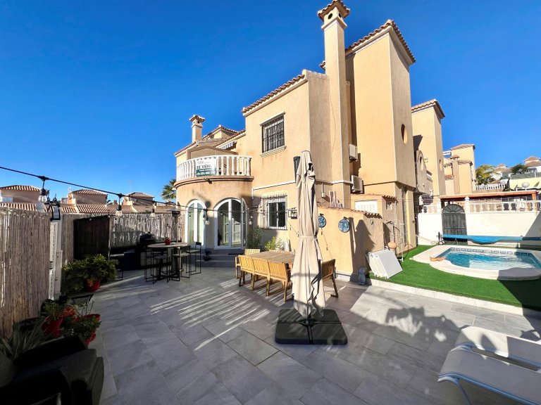 Town House for Sale in Costa Blanca Villamartin, Alicante 2