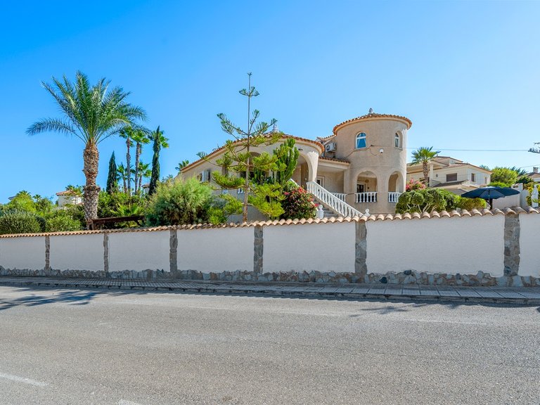 Villa for Sale in Inland Almoradi, Alicante 3