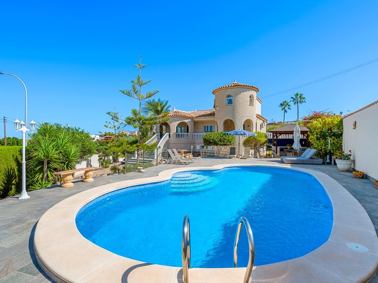 Villa for Sale in Inland Almoradi, Alicante 48