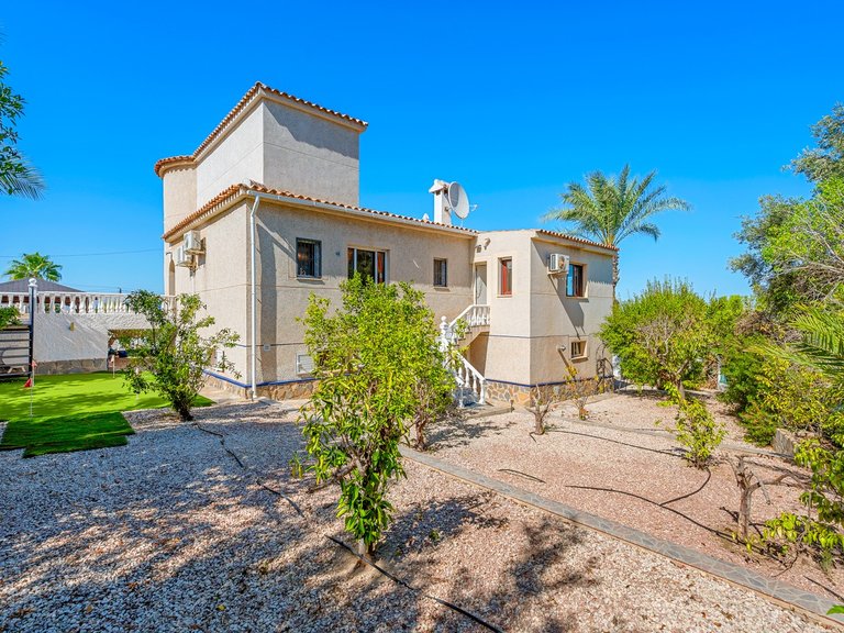 Villa for Sale in Inland Almoradi, Alicante 5