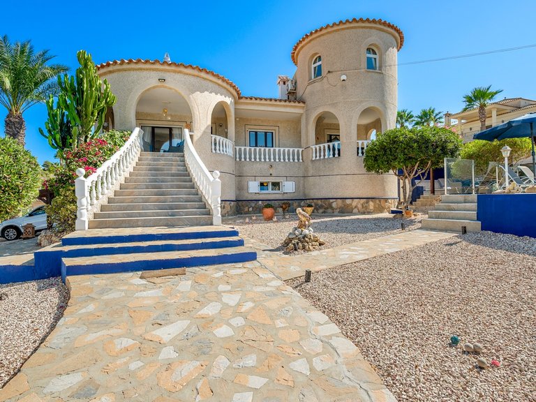 Villa for Sale in Inland Almoradi, Alicante 4