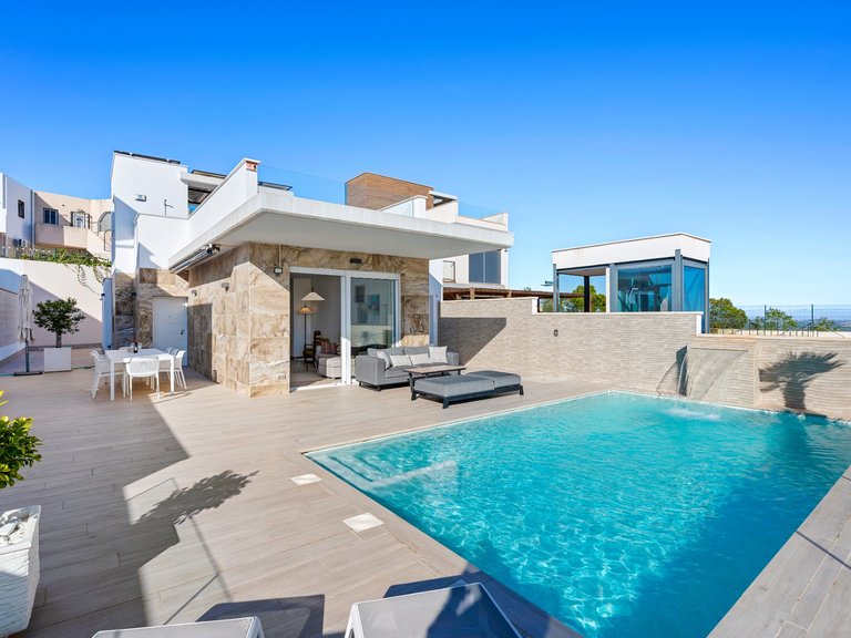 Villa for Sale in Inland San Miguel De Salinas, Alicante 1