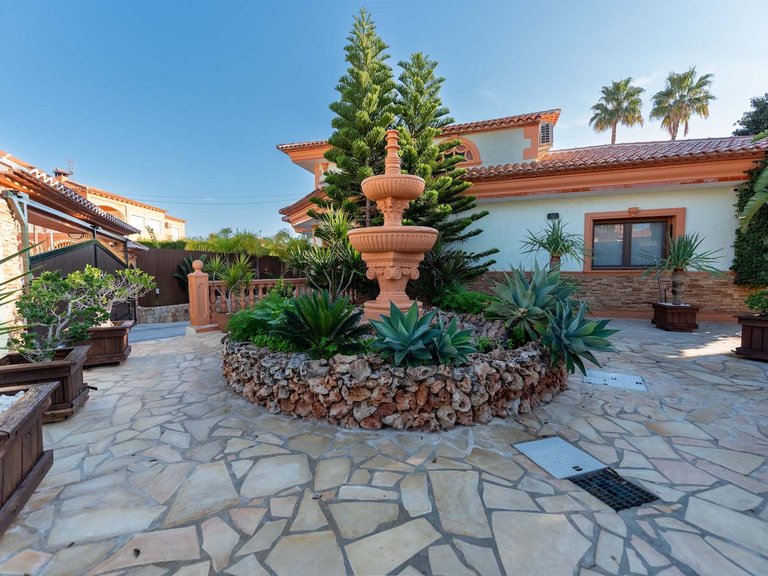 Villa for Sale in Calpe, Alicante 37