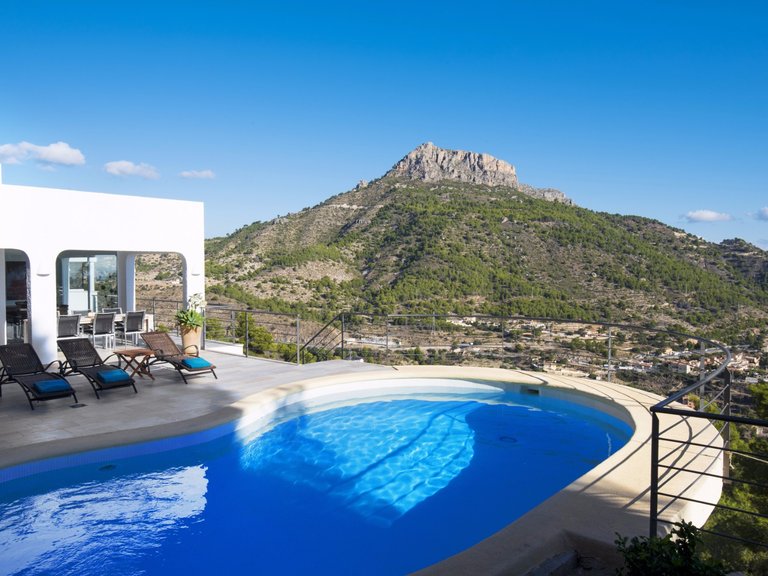 Villa for Sale in Maryvilla, Calpe, Alicante 2