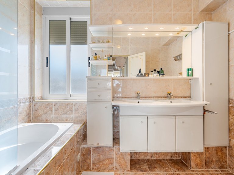 Apartment for Sale in Benidorm, Alicante 25