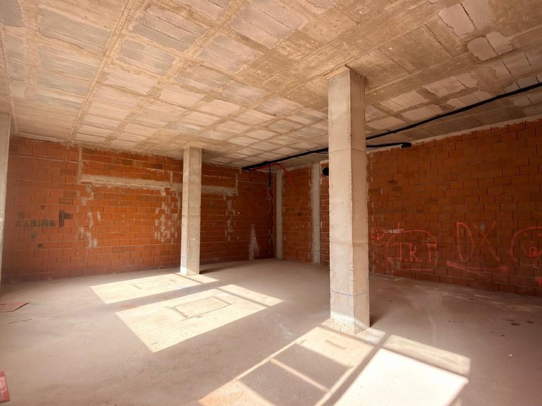 Commercial for Sale in Villamartin, Alicante 1