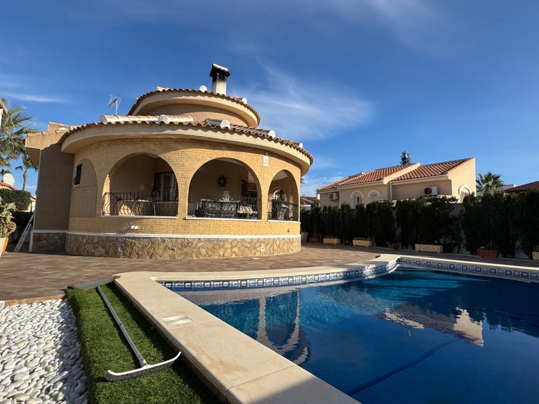 Villa for Sale in Benijófar, Alicante 1