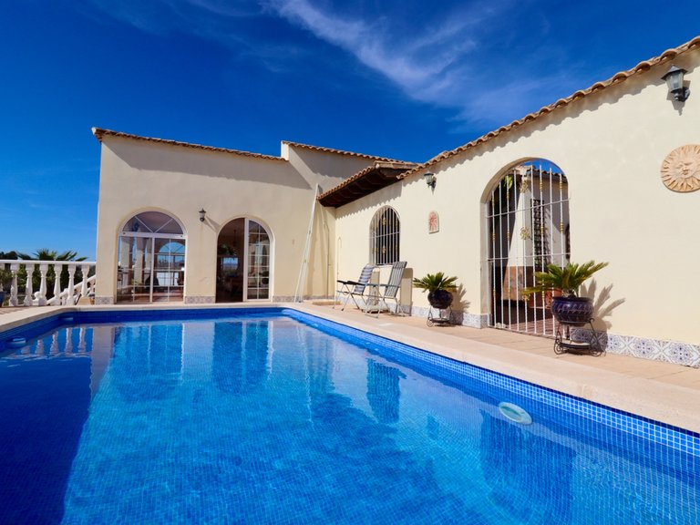 Villa for Sale in Catral, Alicante 1