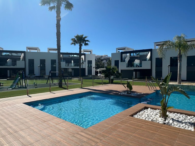 Apartment for Sale in El Raso, Alicante 40