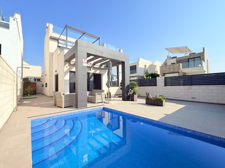 Villa for Sale in Rojales, Alicante 1