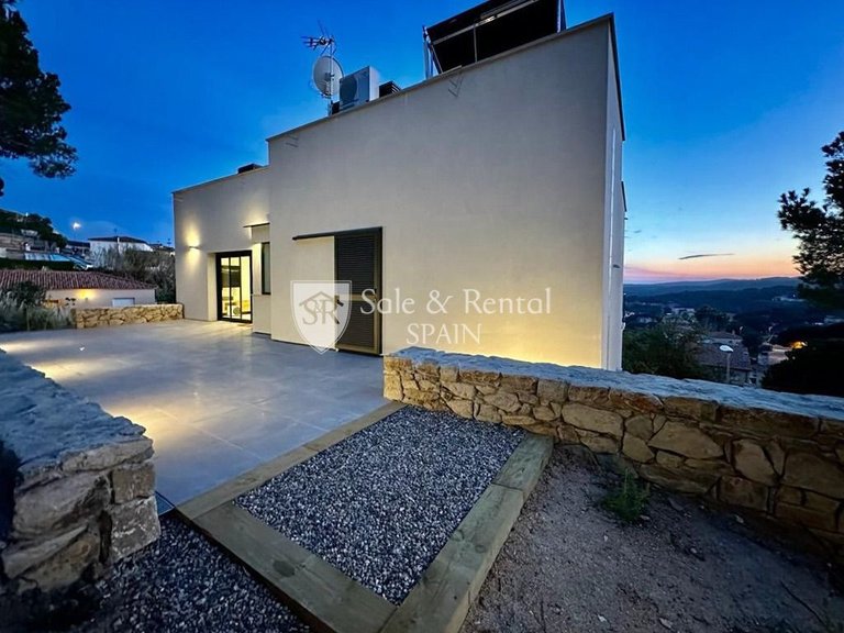 Villa for Sale in Lloret De Mar, Gerona 2