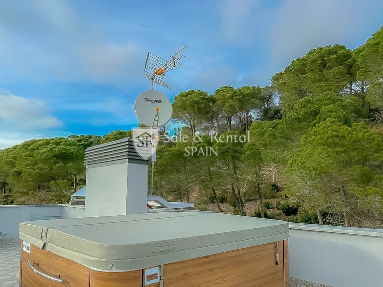Villa for Sale in Lloret De Mar, Gerona 9