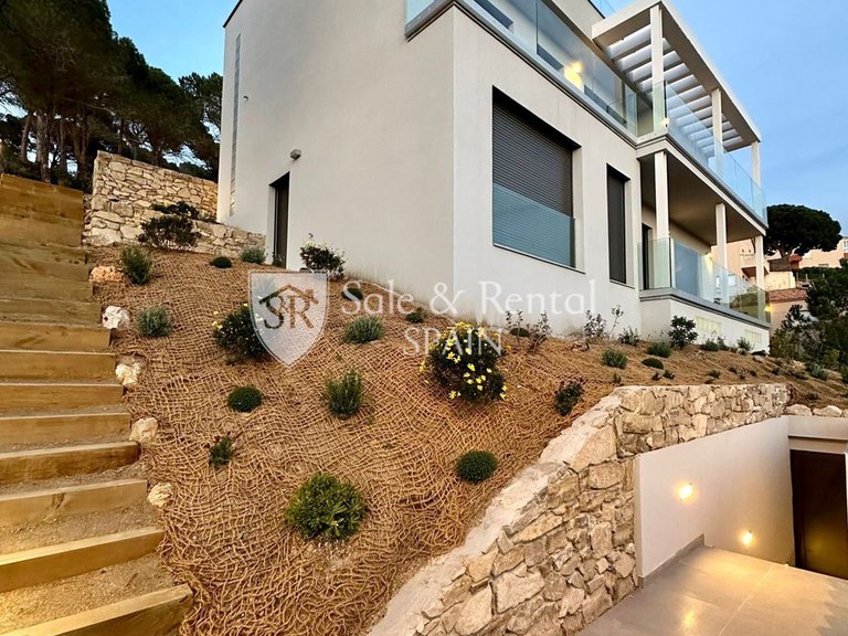Villa for Sale in Lloret De Mar, Gerona 21