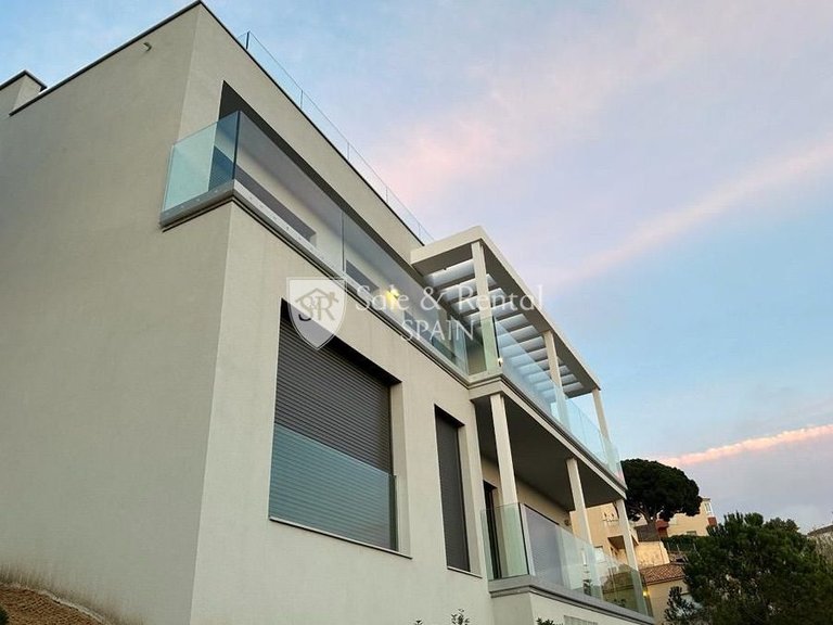 Villa for Sale in Lloret De Mar, Gerona 22