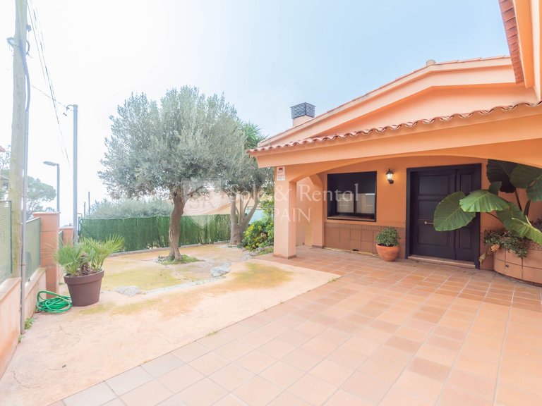 Villa for Sale in Lloret De Mar, Gerona 4